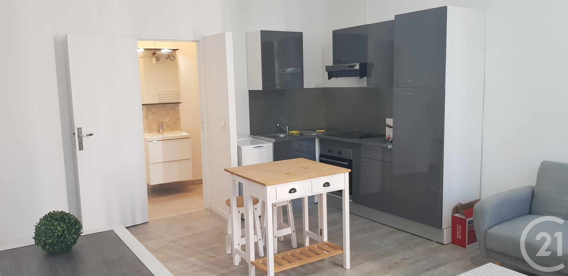 Appartement F2 à louer - 2 pièces - 40 m2 - MARSEILLE - 13005 - PROVENCE-ALPES-COTE-D-AZUR