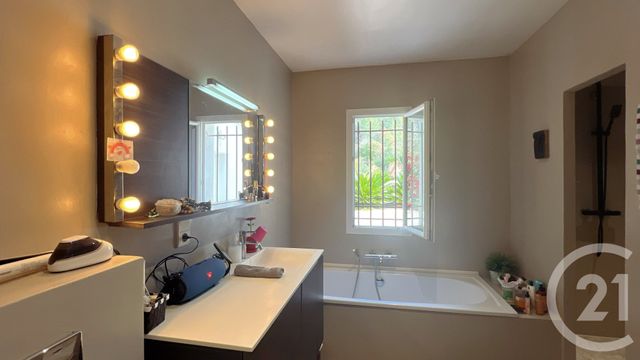 maison à vendre - 6 pièces - 165.0 m2 - LE BEAUSSET - 83 - PROVENCE-ALPES-COTE-D-AZUR - Century 21 Immobilière Charlemagne