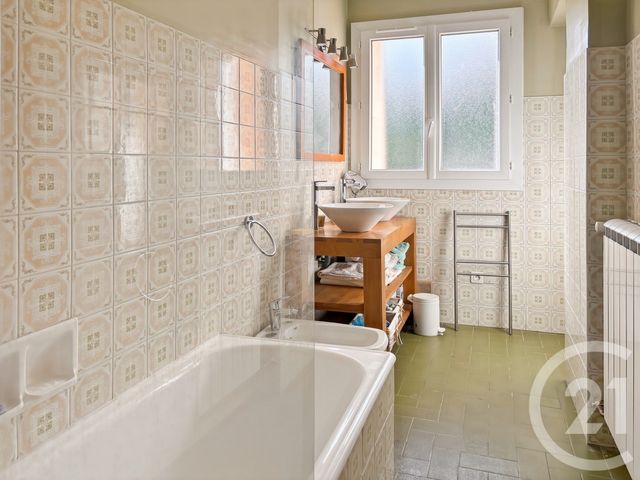 Appartement F3 à vendre - 3 pièces - 67.08 m2 - BANDOL - 83 - PROVENCE-ALPES-COTE-D-AZUR - Century 21 Immobilière Charlemagne