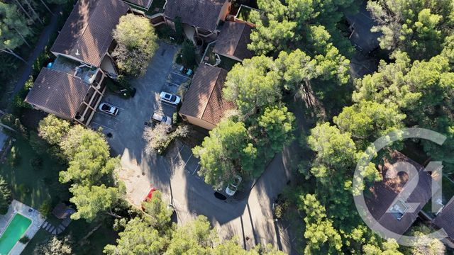 Appartement Studio Cabine à vendre - 1 pièce - 22.5 m2 - SANARY SUR MER - 83 - PROVENCE-ALPES-COTE-D-AZUR - Century 21 Immobilière Charlemagne