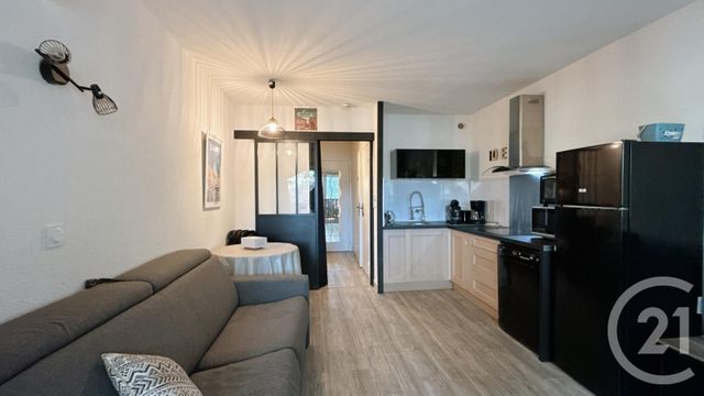 Appartement Studio Cabine à vendre - 1 pièce - 22.5 m2 - SANARY SUR MER - 83 - PROVENCE-ALPES-COTE-D-AZUR - Century 21 Immobilière Charlemagne