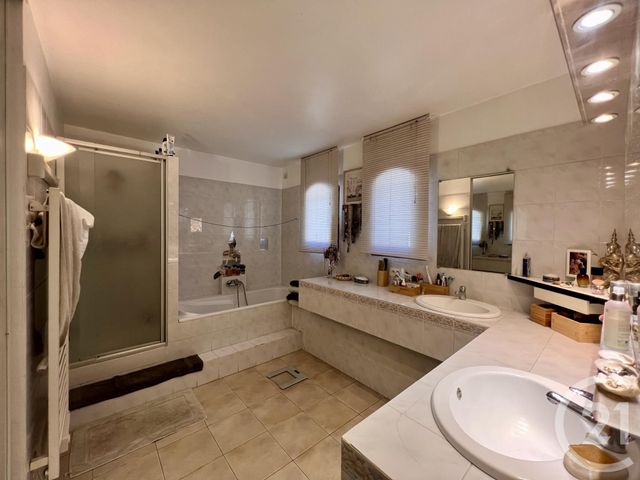 Afficher la photo en grand maison à vendre - 6 pièces - 220.0 m2 - LE BEAUSSET - 83 - PROVENCE-ALPES-COTE-D-AZUR - Century 21 Immobilière Charlemagne