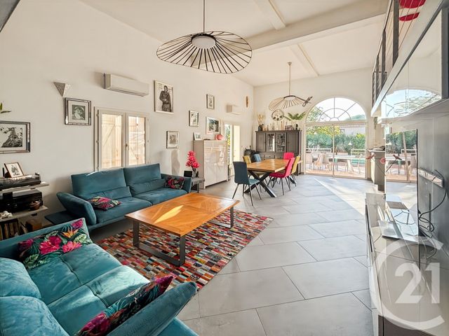 maison à vendre - 6 pièces - 232.7 m2 - SANARY SUR MER - 83 - PROVENCE-ALPES-COTE-D-AZUR - Century 21 Immobilière Charlemagne