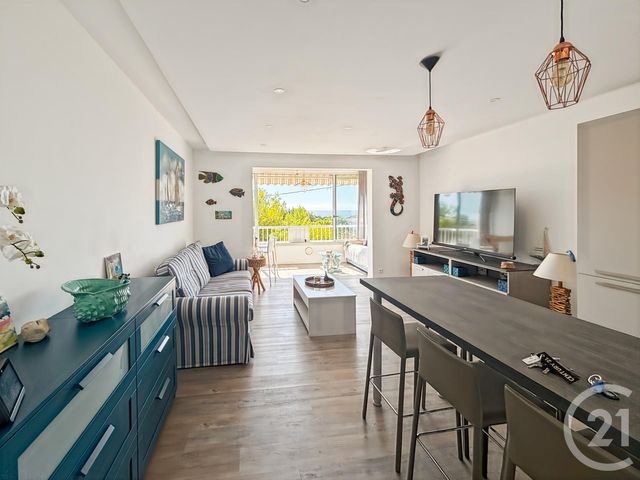 Afficher la photo en grand Appartement à vendre - 2 pièces - 41.03 m2 - BANDOL - 83 - PROVENCE-ALPES-COTE-D-AZUR - Century 21 Immobilière Charlemagne