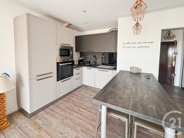 Afficher la photo en grand Appartement à vendre - 2 pièces - 41.03 m2 - BANDOL - 83 - PROVENCE-ALPES-COTE-D-AZUR - Century 21 Immobilière Charlemagne