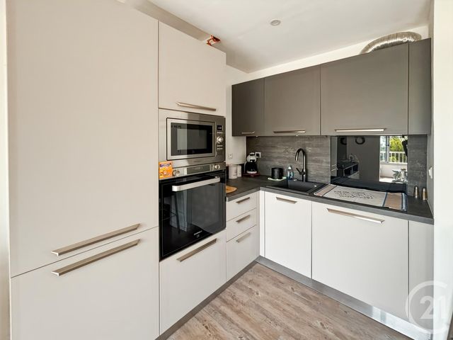 Afficher la photo en grand Appartement à vendre - 2 pièces - 41.03 m2 - BANDOL - 83 - PROVENCE-ALPES-COTE-D-AZUR - Century 21 Immobilière Charlemagne