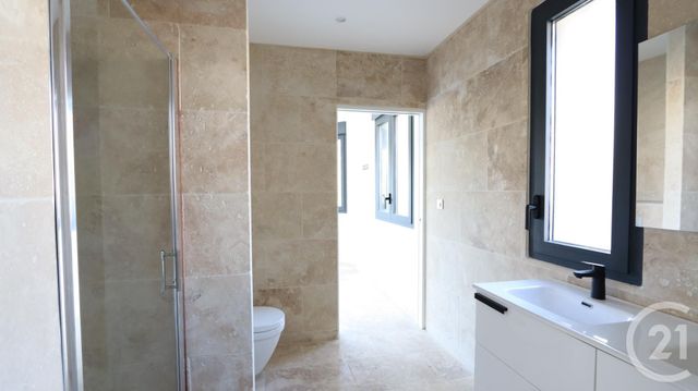 Appartement T4 à vendre - 4 pièces - 79.35 m2 - SANARY SUR MER - 83 - PROVENCE-ALPES-COTE-D-AZUR - Century 21 Immobilière Charlemagne Appartement T4 à vendre - 4 pièces - 79.35 m2 - SANARY SUR MER - 83 - PROVENCE-ALPES-COTE-D-AZUR - Century 21 Immobilière Charlemagne