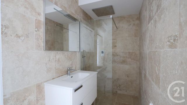 Appartement T4 à vendre - 4 pièces - 79.35 m2 - SANARY SUR MER - 83 - PROVENCE-ALPES-COTE-D-AZUR - Century 21 Immobilière Charlemagne Appartement T4 à vendre - 4 pièces - 79.35 m2 - SANARY SUR MER - 83 - PROVENCE-ALPES-COTE-D-AZUR - Century 21 Immobilière Charlemagne