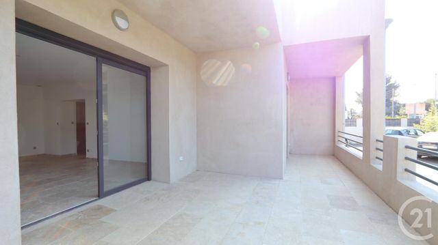 Appartement T4 à vendre - 4 pièces - 79.35 m2 - SANARY SUR MER - 83 - PROVENCE-ALPES-COTE-D-AZUR - Century 21 Immobilière Charlemagne Appartement T4 à vendre - 4 pièces - 79.35 m2 - SANARY SUR MER - 83 - PROVENCE-ALPES-COTE-D-AZUR - Century 21 Immobilière Charlemagne