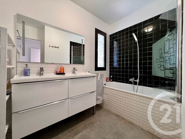 Afficher la photo en grand maison à vendre - 6 pièces - 125.0 m2 - BANDOL - 83 - PROVENCE-ALPES-COTE-D-AZUR - Century 21 Immobilière Charlemagne