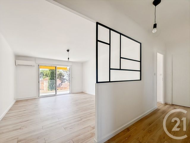 Appartement T3 à vendre - 3 pièces - 68.27 m2 - SANARY SUR MER - 83 - PROVENCE-ALPES-COTE-D-AZUR - Century 21 Immobilière Charlemagne