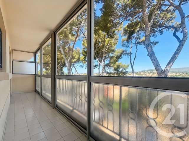 Appartement T3 à vendre - 3 pièces - 68.27 m2 - SANARY SUR MER - 83 - PROVENCE-ALPES-COTE-D-AZUR - Century 21 Immobilière Charlemagne