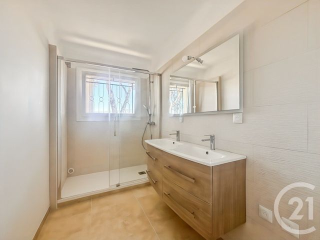 Appartement T3 à vendre - 3 pièces - 68.27 m2 - SANARY SUR MER - 83 - PROVENCE-ALPES-COTE-D-AZUR - Century 21 Immobilière Charlemagne