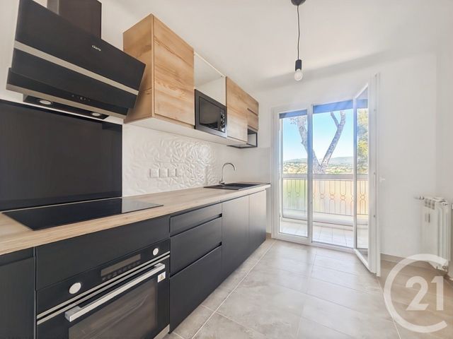 Appartement T3 à vendre - 3 pièces - 68.27 m2 - SANARY SUR MER - 83 - PROVENCE-ALPES-COTE-D-AZUR - Century 21 Immobilière Charlemagne