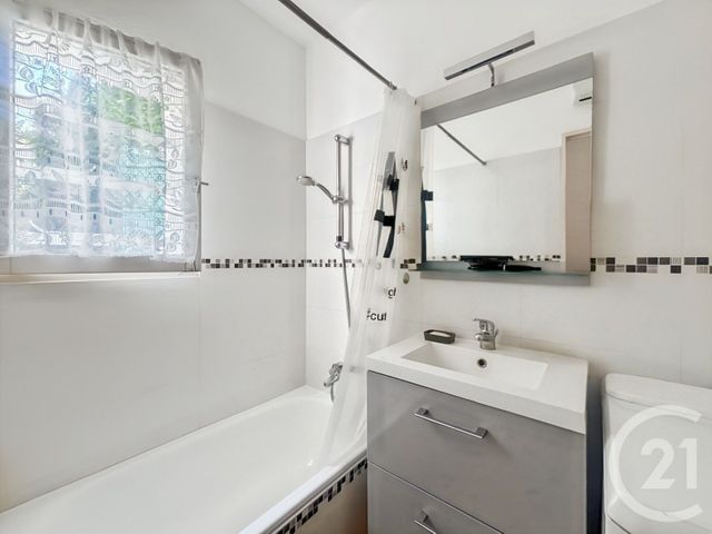 Appartement T3 à vendre - 3 pièces - 40.92 m2 - BANDOL - 83 - PROVENCE-ALPES-COTE-D-AZUR - Century 21 Immobilière Charlemagne