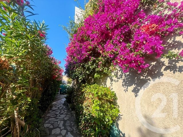 Appartement T3 à vendre - 3 pièces - 40.92 m2 - BANDOL - 83 - PROVENCE-ALPES-COTE-D-AZUR - Century 21 Immobilière Charlemagne