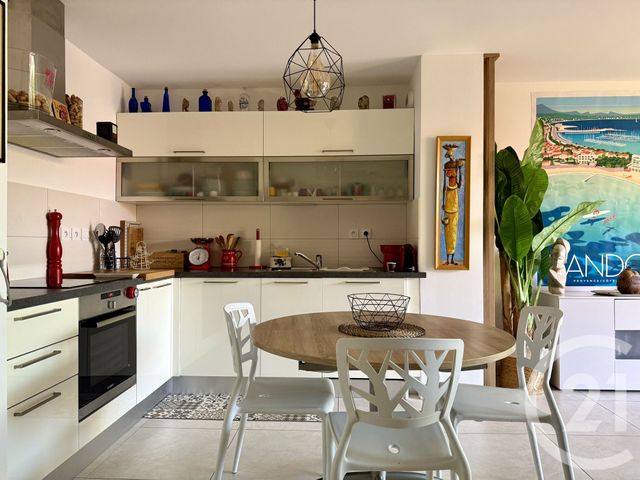 Appartement T3 à vendre - 3 pièces - 65.34 m2 - BANDOL - 83 - PROVENCE-ALPES-COTE-D-AZUR - Century 21 Immobilière Charlemagne