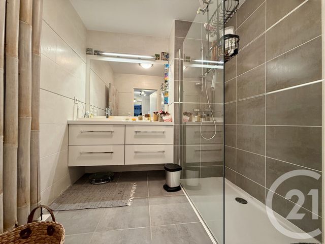 Appartement T3 à vendre - 3 pièces - 65.34 m2 - BANDOL - 83 - PROVENCE-ALPES-COTE-D-AZUR - Century 21 Immobilière Charlemagne