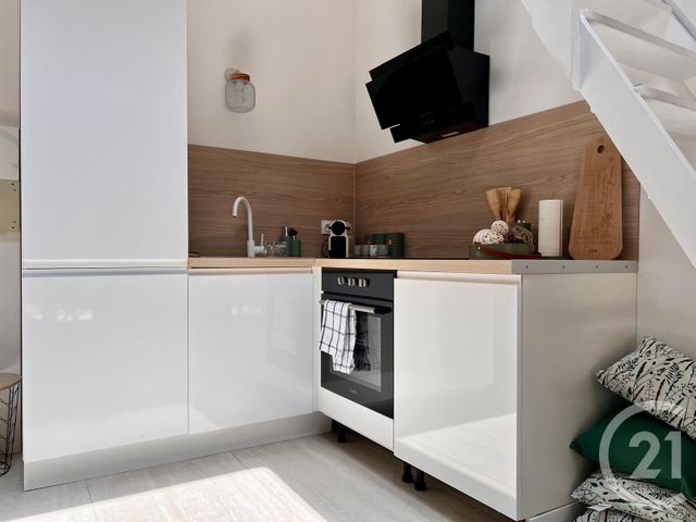 Appartement T2 à vendre - 2 pièces - 33.0 m2 - BANDOL - 83 - PROVENCE-ALPES-COTE-D-AZUR - Century 21 Immobilière Charlemagne