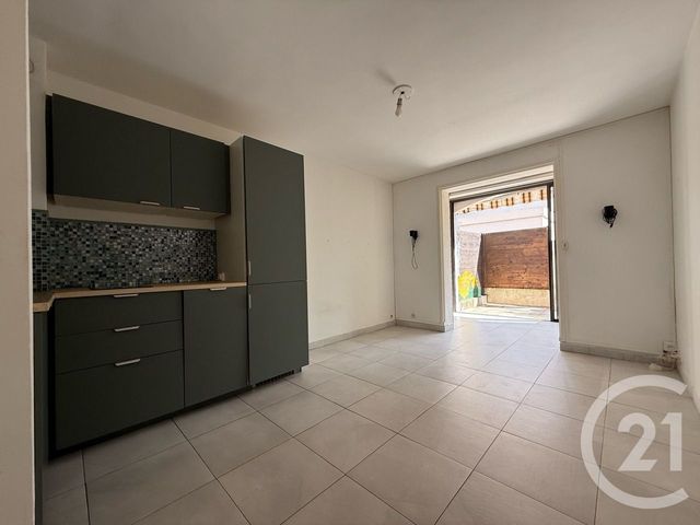 Appartement Studio à louer - 1 pièce - 23.11 m2 - BANDOL - 83 - PROVENCE-ALPES-COTE-D-AZUR - Century 21 Immobilière Charlemagne