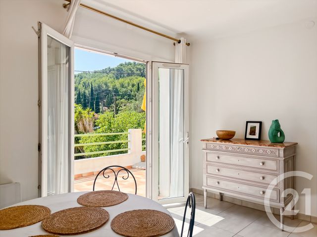 Afficher la photo en grand Appartement à vendre - 3 pièces - 62.0 m2 - LA CADIERE D AZUR - 83 - PROVENCE-ALPES-COTE-D-AZUR - Century 21 Immobilière Charlemagne