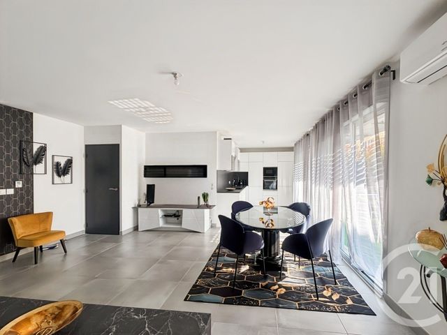Appartement T5 à vendre - 5 pièces - 110.68 m2 - BANDOL - 83 - PROVENCE-ALPES-COTE-D-AZUR - Century 21 Immobilière Charlemagne