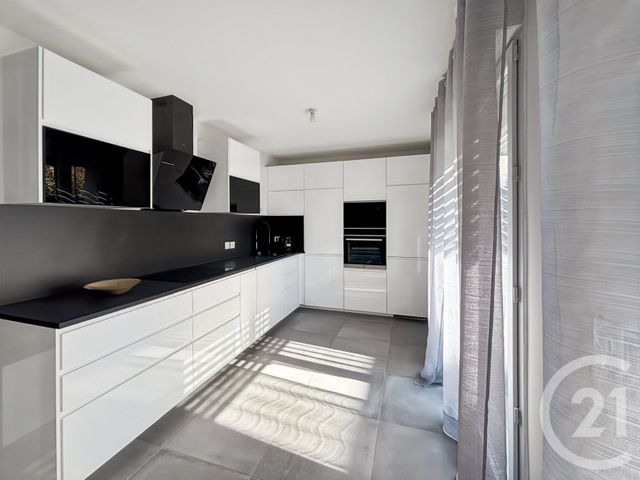 Appartement T5 à vendre - 5 pièces - 110.68 m2 - BANDOL - 83 - PROVENCE-ALPES-COTE-D-AZUR - Century 21 Immobilière Charlemagne