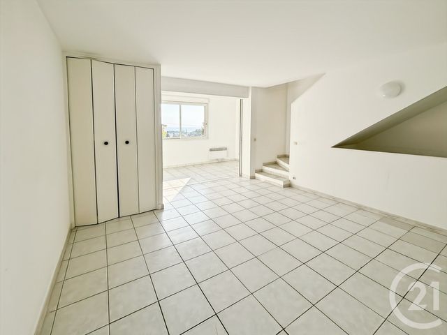 Appartement à vendre - 4 pièces - 85.07 m2 - BANDOL - 83 - PROVENCE-ALPES-COTE-D-AZUR - Century 21 Immobilière Charlemagne