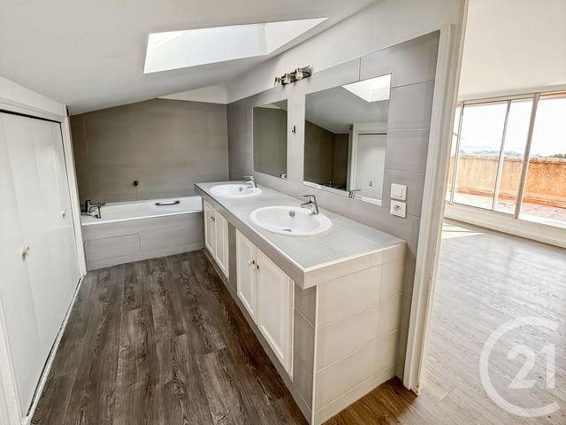 Appartement à vendre - 4 pièces - 85.07 m2 - BANDOL - 83 - PROVENCE-ALPES-COTE-D-AZUR - Century 21 Immobilière Charlemagne