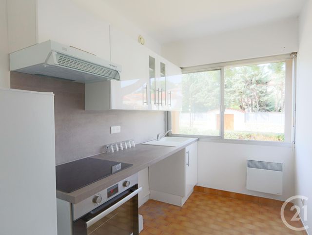 Appartement F2 à louer - 2 pièces - 47.11 m2 - BANDOL - 83 - PROVENCE-ALPES-COTE-D-AZUR - Century 21 Immobilière Charlemagne