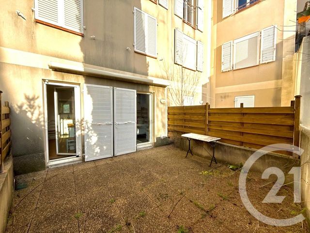 Appartement T3 à vendre - 3 pièces - 65.0 m2 - LE BEAUSSET - 83 - PROVENCE-ALPES-COTE-D-AZUR - Century 21 Immobilière Charlemagne