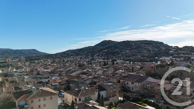 Appartement T3 à vendre - 3 pièces - 65.0 m2 - LE BEAUSSET - 83 - PROVENCE-ALPES-COTE-D-AZUR - Century 21 Immobilière Charlemagne