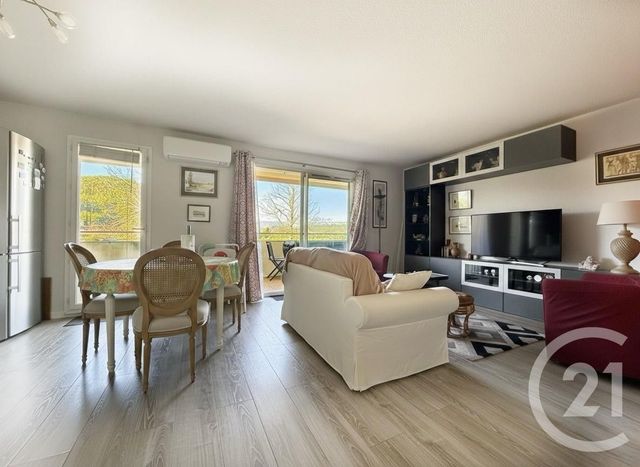 Appartement T3 à vendre - 3 pièces - 65.0 m2 - LE BEAUSSET - 83 - PROVENCE-ALPES-COTE-D-AZUR - Century 21 Immobilière Charlemagne