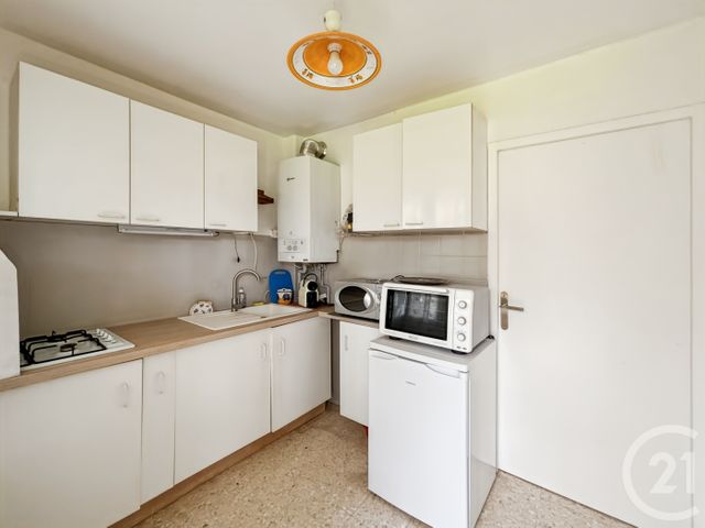 Appartement F1 à vendre - 1 pièce - 32.0 m2 - BANDOL - 83 - PROVENCE-ALPES-COTE-D-AZUR - Century 21 Immobilière Charlemagne