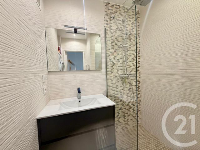 Appartement T2 à louer - 2 pièces - 34.6 m2 - BANDOL - 83 - PROVENCE-ALPES-COTE-D-AZUR - Century 21 Immobilière Charlemagne