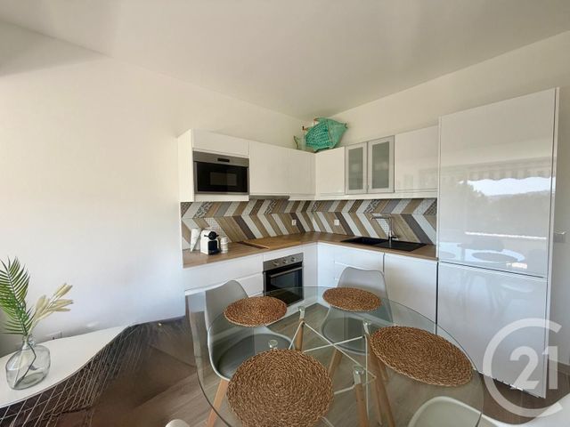 Appartement T2 à louer - 2 pièces - 34.6 m2 - BANDOL - 83 - PROVENCE-ALPES-COTE-D-AZUR - Century 21 Immobilière Charlemagne
