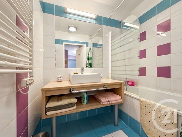 Appartement T2 à vendre - 2 pièces - 31.75 m2 - SANARY SUR MER - 83 - PROVENCE-ALPES-COTE-D-AZUR - Century 21 Immobilière Charlemagne