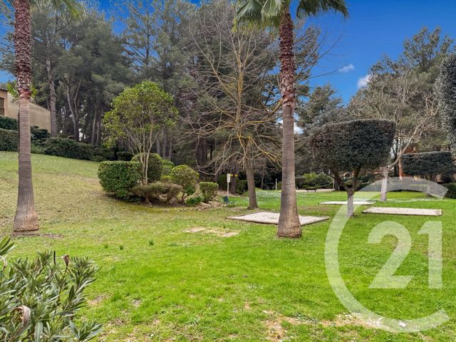 Appartement T2 à vendre - 2 pièces - 31.75 m2 - SANARY SUR MER - 83 - PROVENCE-ALPES-COTE-D-AZUR - Century 21 Immobilière Charlemagne