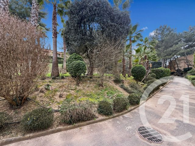 Appartement T2 à vendre - 2 pièces - 31.75 m2 - SANARY SUR MER - 83 - PROVENCE-ALPES-COTE-D-AZUR - Century 21 Immobilière Charlemagne