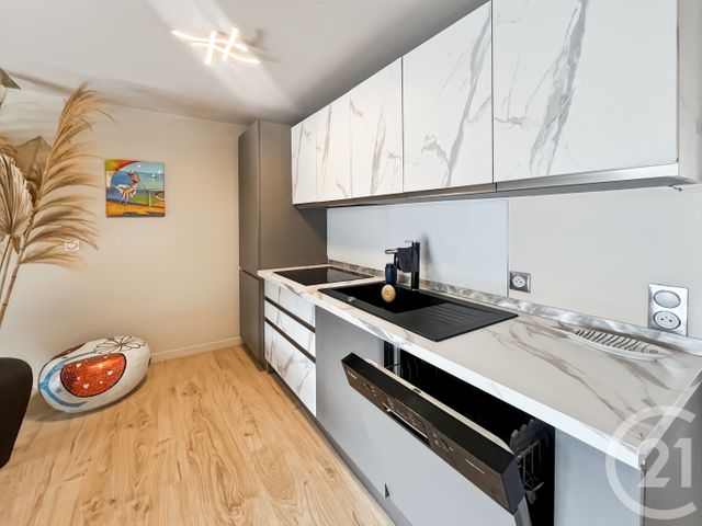 Appartement T3 à vendre - 3 pièces - 62.0 m2 - BANDOL - 83 - PROVENCE-ALPES-COTE-D-AZUR - Century 21 Immobilière Charlemagne