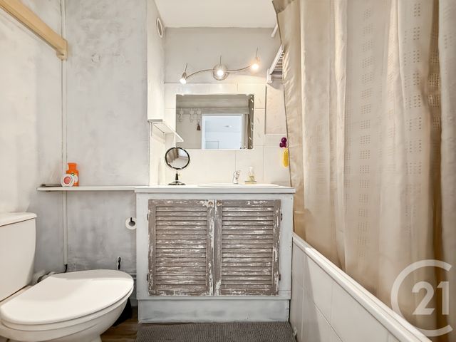 Appartement T2 à vendre - 2 pièces - 28.3 m2 - BANDOL - 83 - PROVENCE-ALPES-COTE-D-AZUR - Century 21 Immobilière Charlemagne