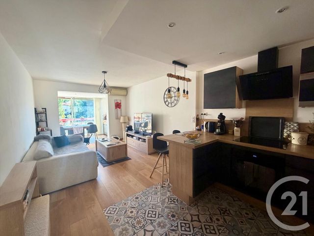 Appartement à vendre - 2 pièces - 55.0 m2 - BANDOL - 83 - PROVENCE-ALPES-COTE-D-AZUR - Century 21 Immobilière Charlemagne