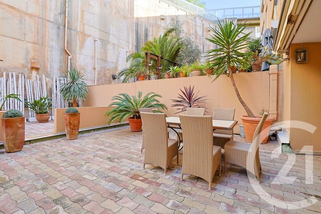 Appartement T3 à vendre - 3 pièces - 64.2 m2 - BANDOL - 83 - PROVENCE-ALPES-COTE-D-AZUR - Century 21 Immobilière Charlemagne