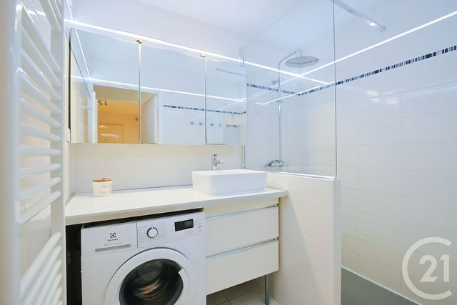 Appartement T3 à vendre - 3 pièces - 64.2 m2 - BANDOL - 83 - PROVENCE-ALPES-COTE-D-AZUR - Century 21 Immobilière Charlemagne