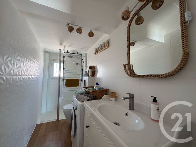 Appartement T2 à vendre - 2 pièces - 38.68 m2 - BANDOL - 83 - PROVENCE-ALPES-COTE-D-AZUR - Century 21 Immobilière Charlemagne