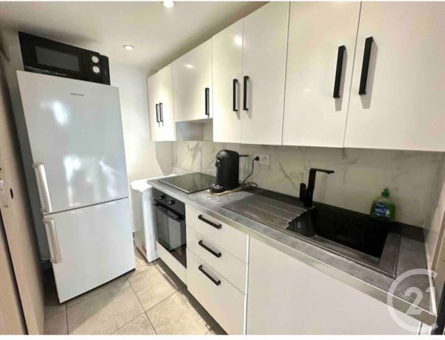 Appartement à louer - 2 pièces - 30.0 m2 - BANDOL - 83 - PROVENCE-ALPES-COTE-D-AZUR - Century 21 Immobilière Charlemagne