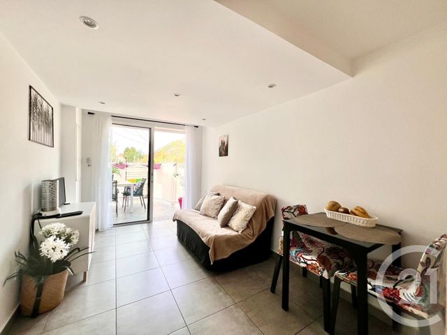 Appartement à louer - 2 pièces - 30.0 m2 - BANDOL - 83 - PROVENCE-ALPES-COTE-D-AZUR - Century 21 Immobilière Charlemagne