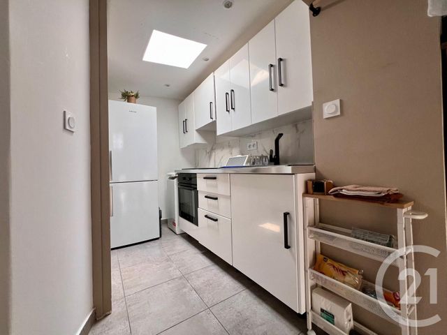 Appartement à louer - 2 pièces - 30.0 m2 - BANDOL - 83 - PROVENCE-ALPES-COTE-D-AZUR - Century 21 Immobilière Charlemagne
