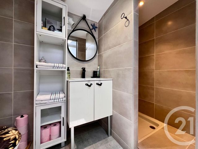 Appartement à louer - 2 pièces - 30.0 m2 - BANDOL - 83 - PROVENCE-ALPES-COTE-D-AZUR - Century 21 Immobilière Charlemagne