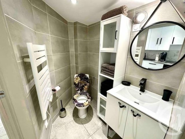 Appartement à louer - 2 pièces - 30.0 m2 - BANDOL - 83 - PROVENCE-ALPES-COTE-D-AZUR - Century 21 Immobilière Charlemagne